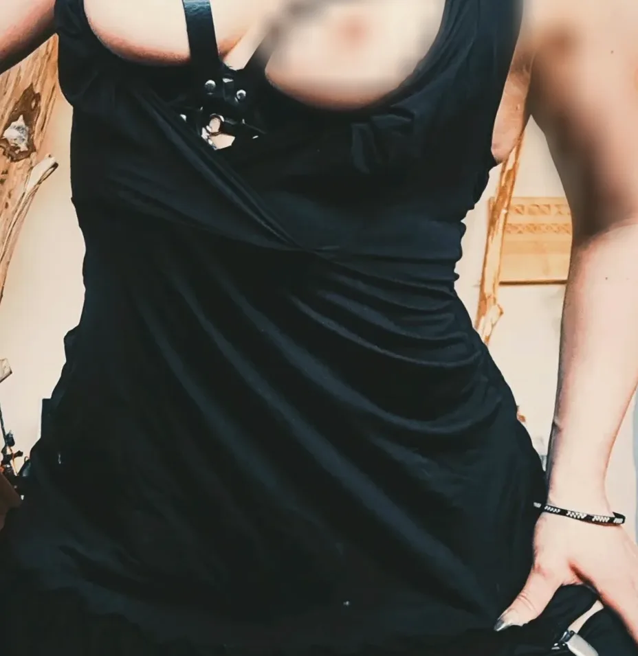 Amina, 36