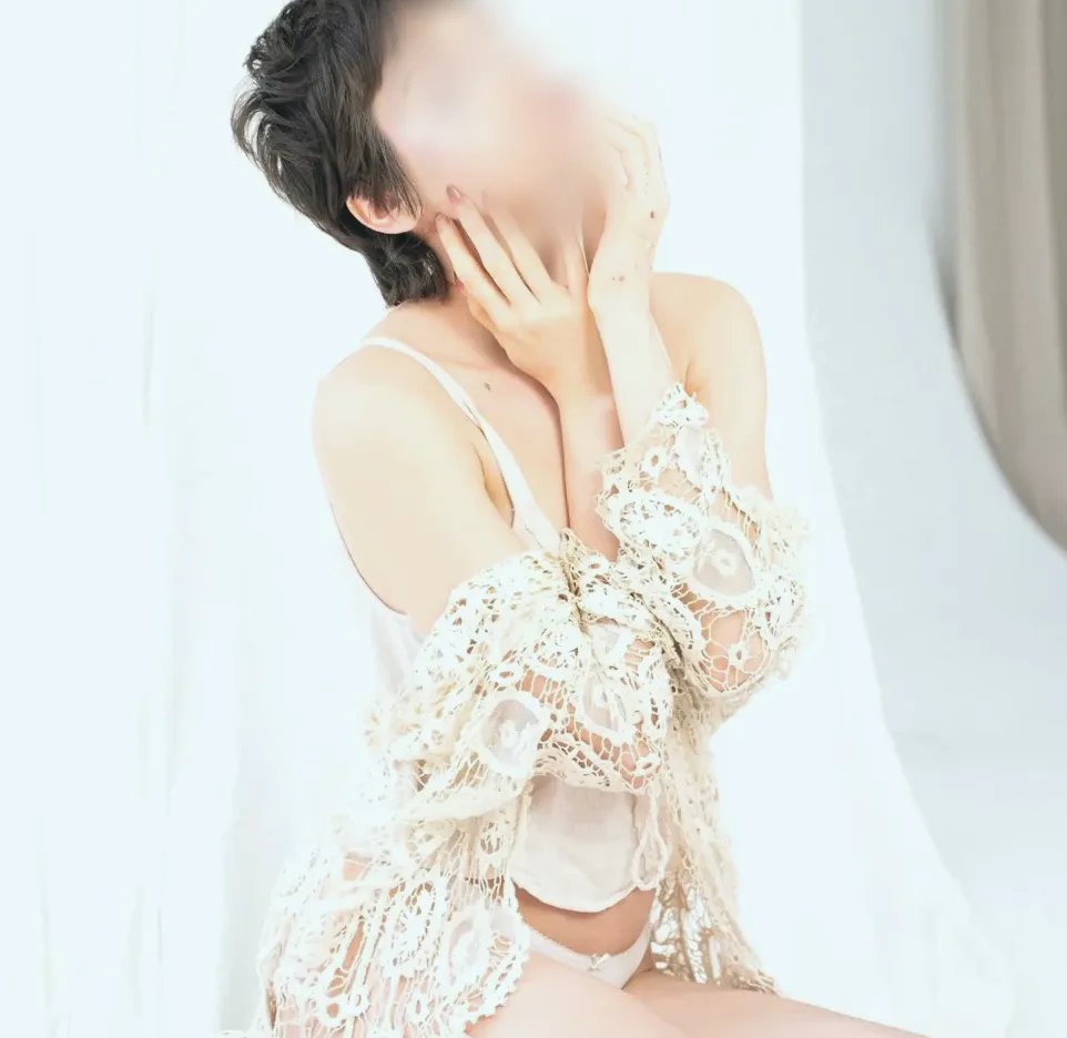 Anna, 25