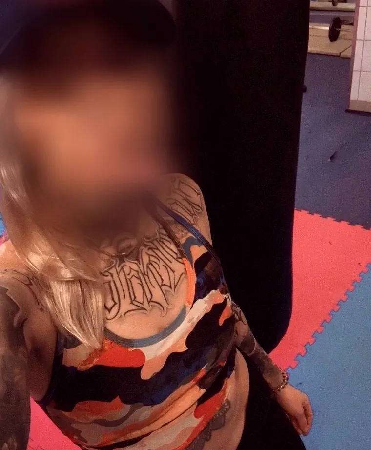 Elisa, 23