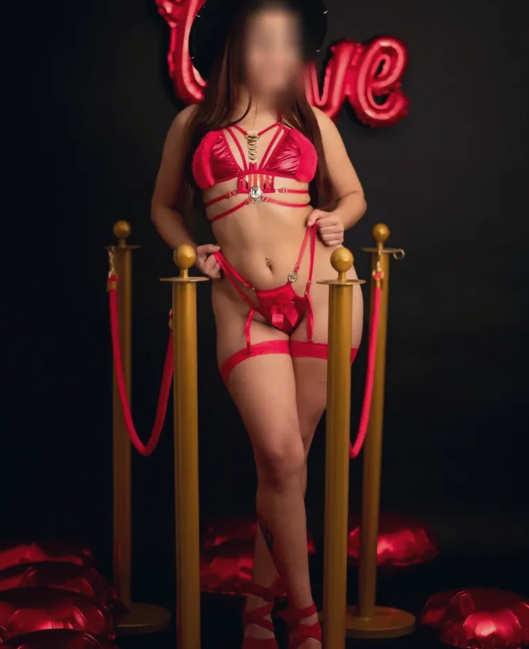 Emilia, 21