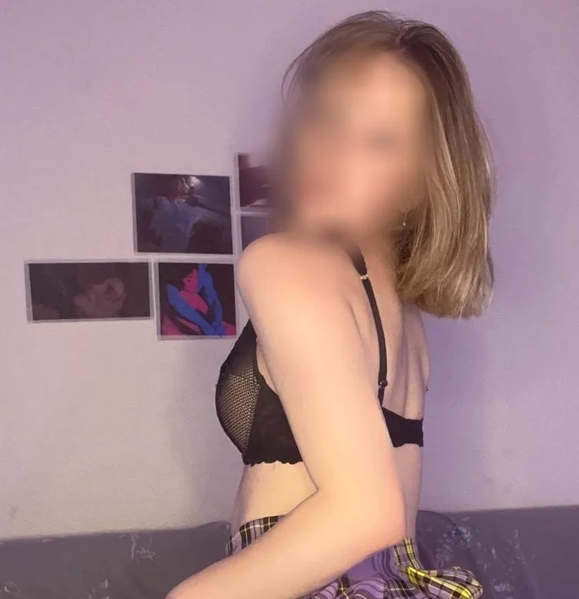 Kathrin, 21