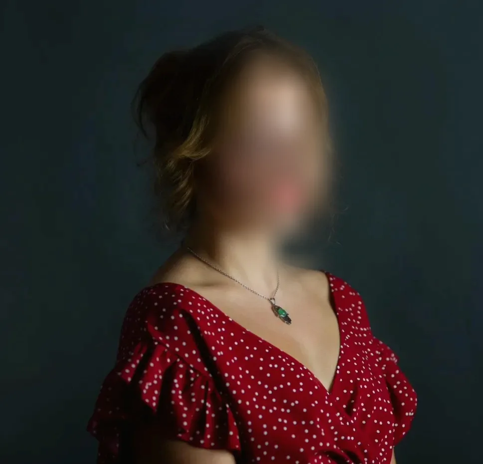 Lara, 25