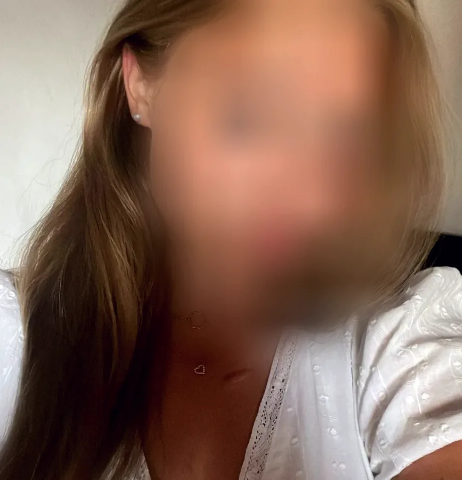 Mirela, 19